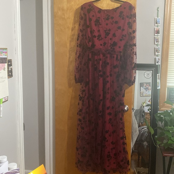 Shein Curve formal dark red and black formal dress - Picture 7 of 8